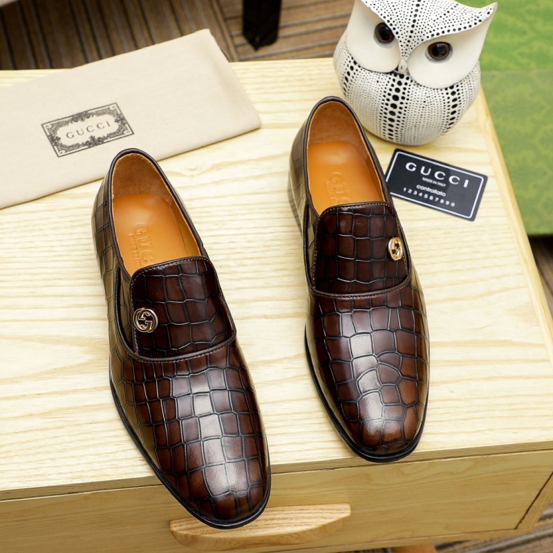 G*u*i leather shoes